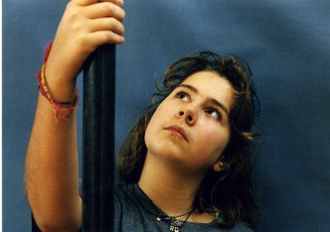 M&auml;dchen an der Turnstange