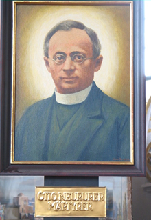 G&ouml;tzens &ndash; Urne von Otto Neururer (Foto A. Prock)