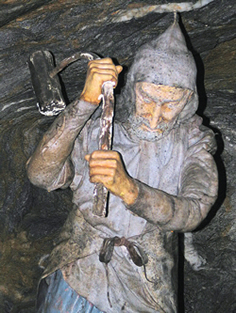 Bergbaumuseum Ridnauntal &ndash; Knappen bei der Arbeit nachgestellt (Fotos: A. Prock)