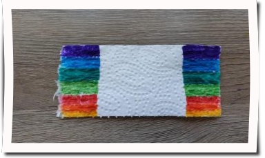 K&uuml;chenrolle mit bunten Streifen